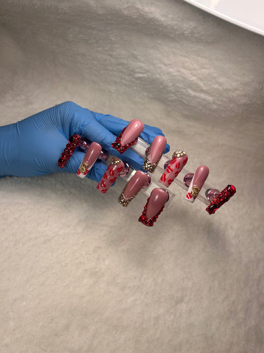 Comment poser des press-on nails parfaitement et les faire tenir longtemps ?